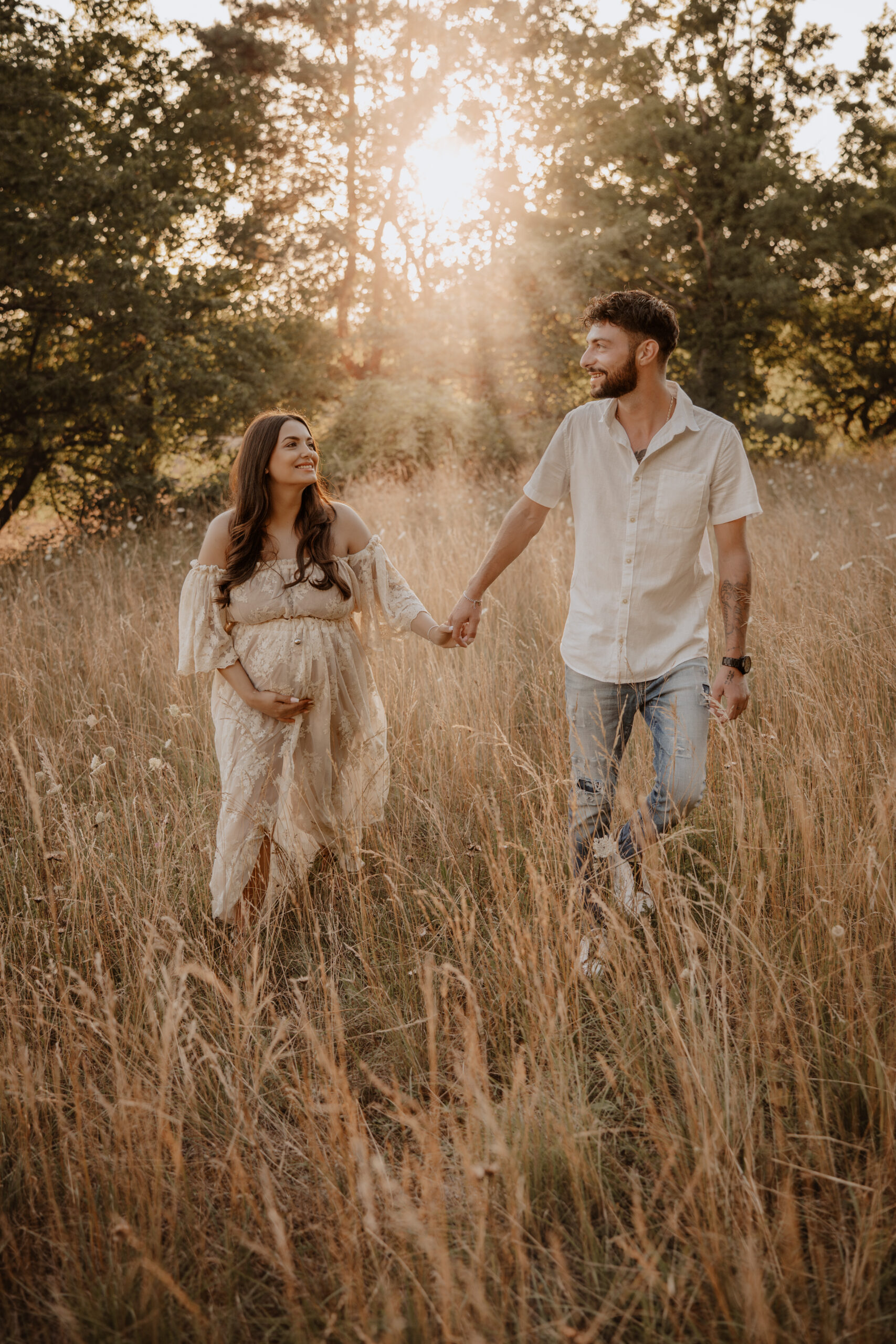 Babybauchshooting im Sonnenuntergang zwischen Stuttgart, Heilbronn & Ludwigsburg (Besigheim, Freiberg, Bönnigheim, Brackenheim, Illsfeld, Mundelsheim, Großbottwar, Aspach, Bietigheim-Bissingen)