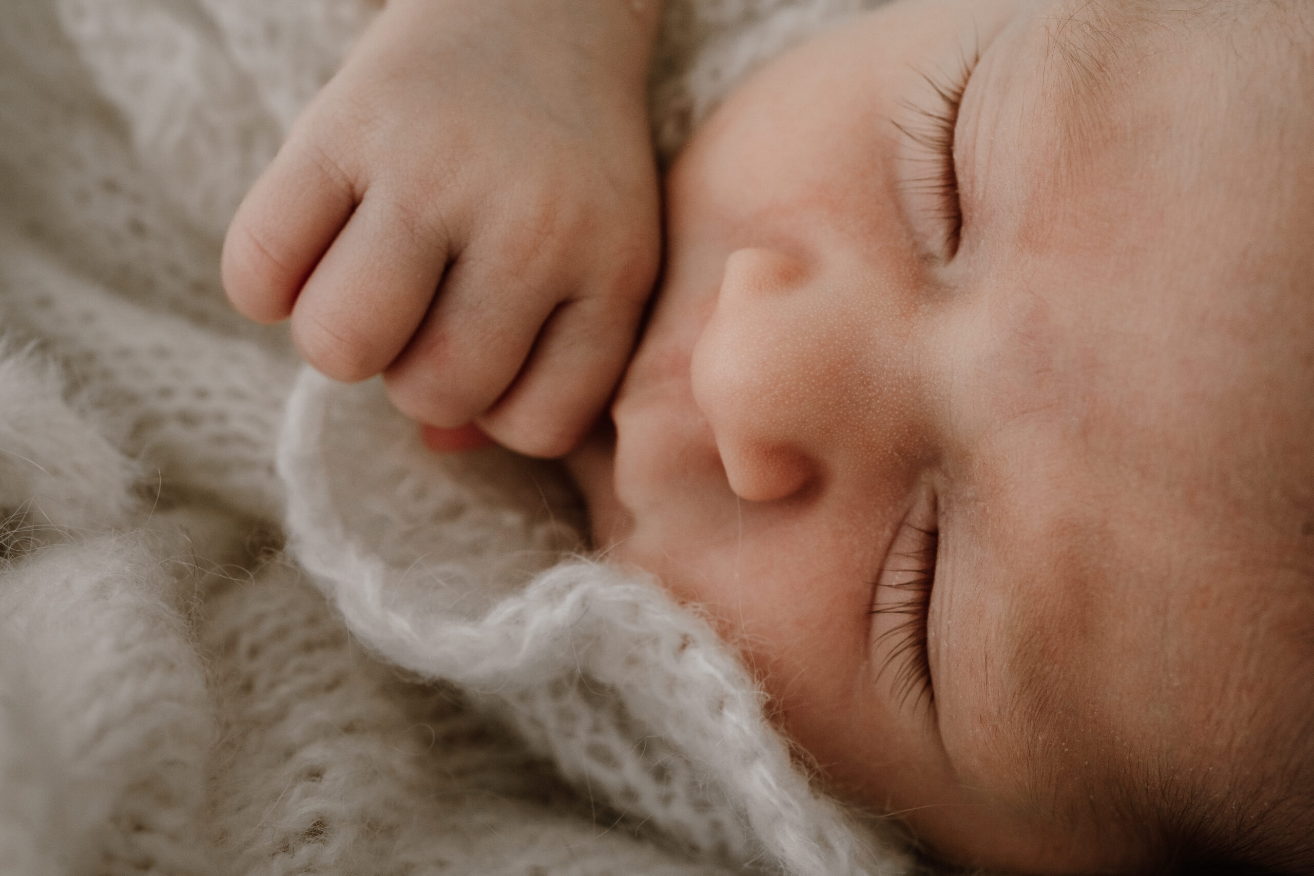 Newbornshooting & Neugeborenenshooting mit Geschwisterkind zwischen Stuttgart, Heilbronn & Ludwigsburg (Besigheim, Freiberg, Bönnigheim, Brackenheim, Illsfeld, Mundelsheim, Großbottwar, Aspach, Bietigheim-Bissingen)