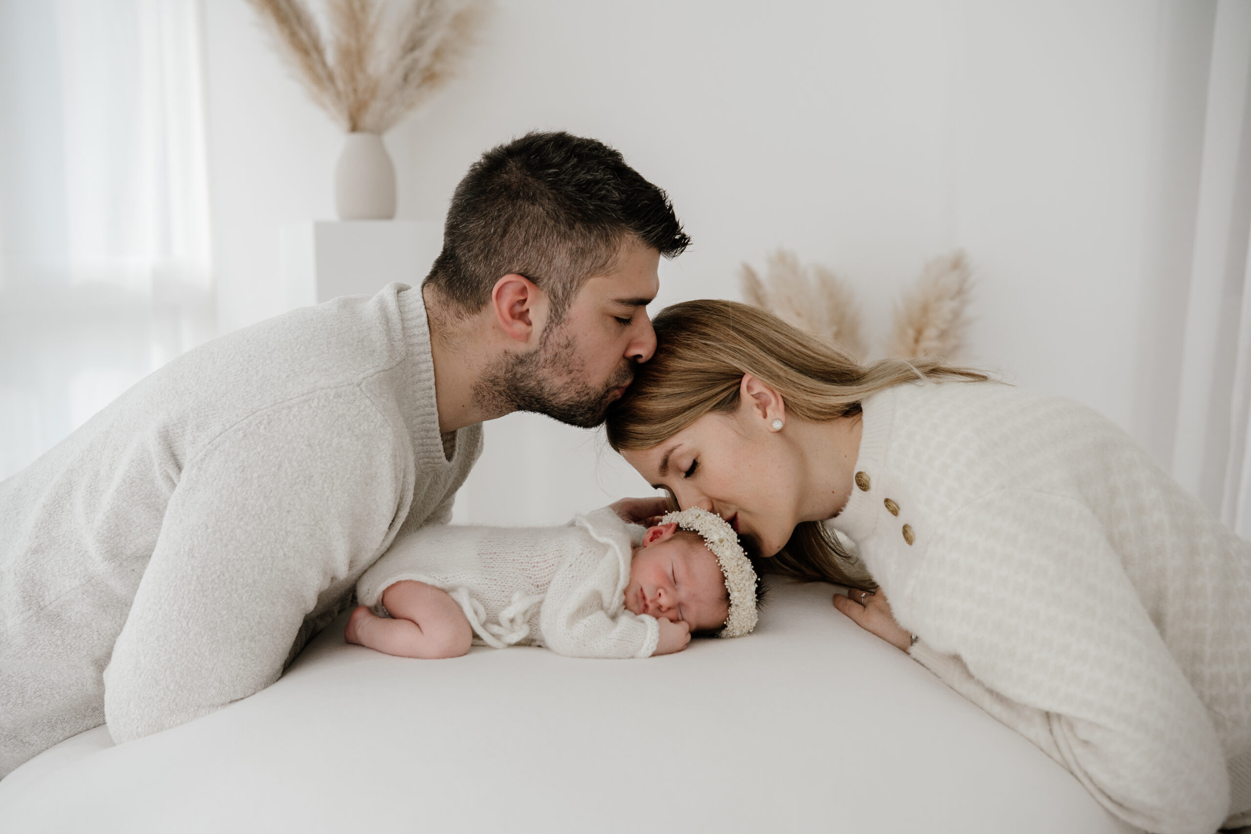 Newbornshooting & Neugeborenenshooting mit Geschwisterkind zwischen Stuttgart, Heilbronn & Ludwigsburg (Besigheim, Freiberg, Bönnigheim, Brackenheim, Illsfeld, Mundelsheim, Großbottwar, Aspach, Bietigheim-Bissingen)