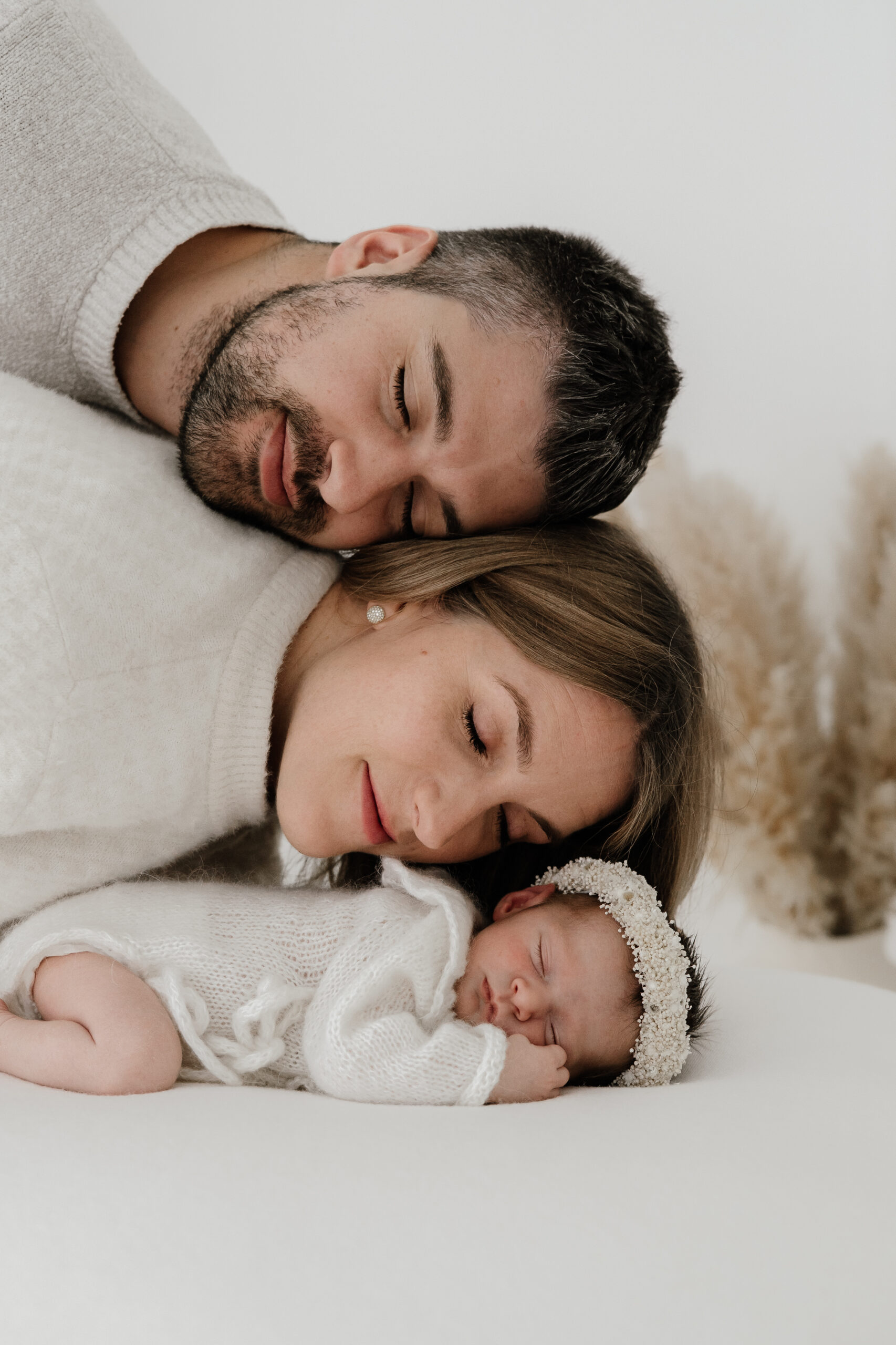 Newbornshooting & Neugeborenenshooting mit Geschwisterkind zwischen Stuttgart, Heilbronn & Ludwigsburg (Besigheim, Freiberg, Bönnigheim, Brackenheim, Illsfeld, Mundelsheim, Großbottwar, Aspach, Bietigheim-Bissingen)