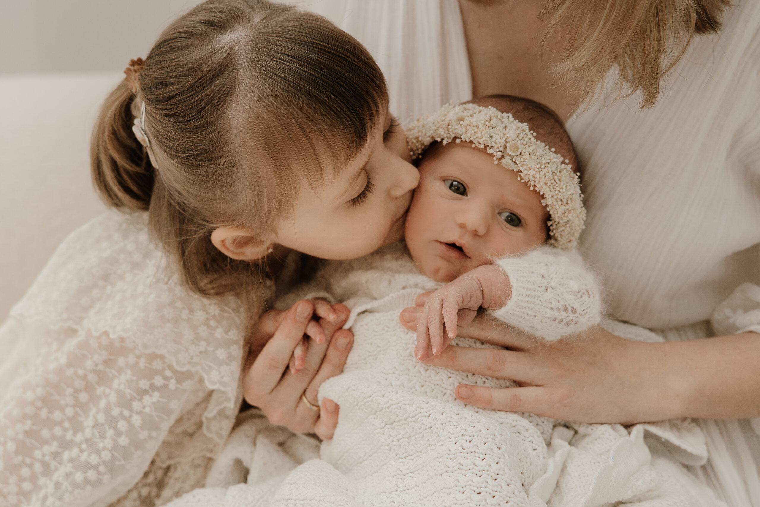 Fotostudio_Babybauchshooting_Familienshooting_Neugeborenenshooting_Stuttgart_Ludwigsburg_Heilbronn_Aspach_Besigheim_Bönnigheim_Mundelsheim_Hessigheim_Illsfeld_Pleidelsheim_Kornwestheim_Sinsheim_Neckarsulm_Fotograf